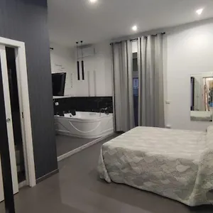 Lombardi Luxury Neapel
